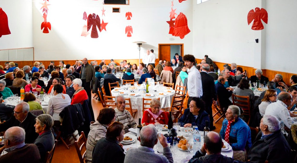 Mais de uma centena de pessoas no almoço de Natal da Junta