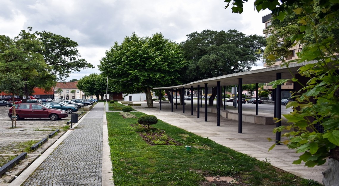 Feira de Antiguidades, Velharias e Usados aos sábados no Largo de S. Sebastião